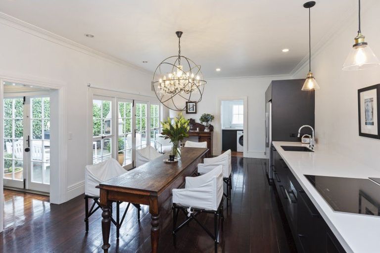 Photo of property in 26 Cranmer Square, Christchurch Central, Christchurch, 8013