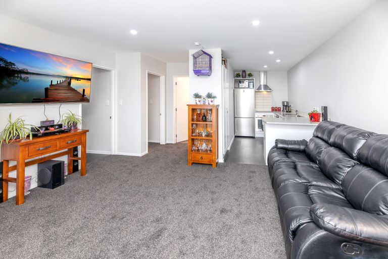 Photo of property in 24f Wainoni Road, Wainoni, Christchurch, 8061