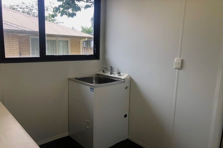 Photo of property in 2/5 Compass Place, Te Atatu Peninsula, Auckland, 0610