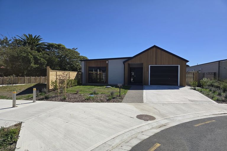 Photo of property in 19 Rotoiti Place, Paraparaumu, 5032