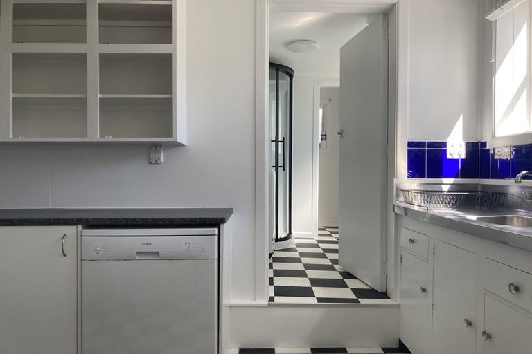 Photo of property in 7a Hawker Street, Mount Victoria, Wellington, 6011