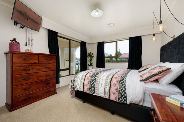 Photo of property in 15 Pemberton Crescent, Greerton, Tauranga, 3112