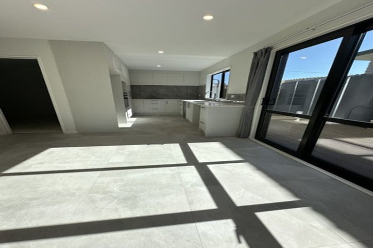 Photo of property in 93 Hutchinsons Road, Bucklands Beach, Auckland, 2014