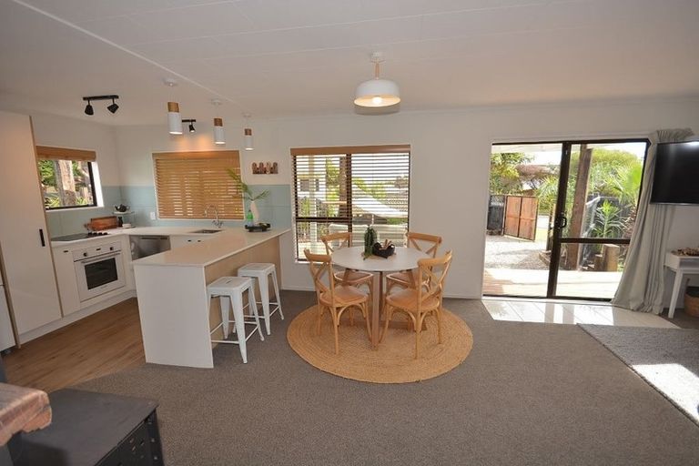 Photo of property in 2 Island View Terrace, Waikanae Beach, Waikanae, 5036