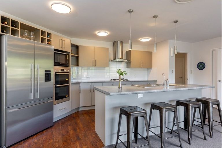 Photo of property in 27 Glentui Place, Waikawa, Picton, 7220