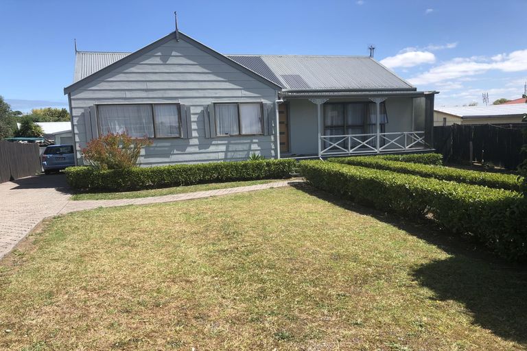 Photo of property in 3 Iris Place, Clendon Park, Auckland, 2103