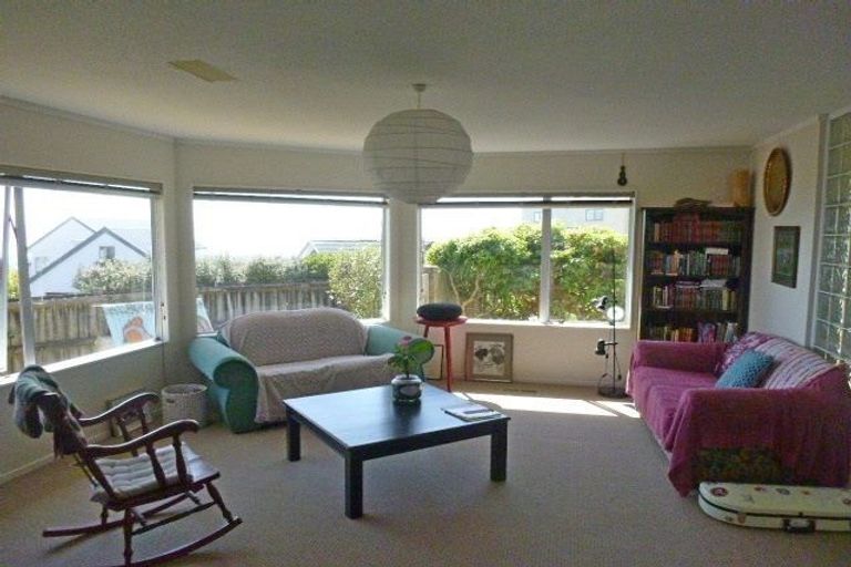 Photo of property in 56 Ashton Fitchett Drive, Brooklyn, Wellington, 6021