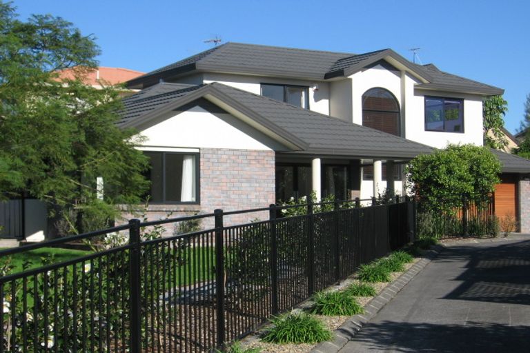 Photo of property in 32 Harbour Lights Close, West Harbour, Auckland, 0618