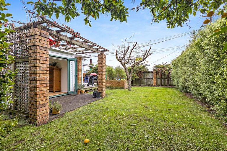 Photo of property in 10 Tapu Road, Huapai, Kumeu, 0810