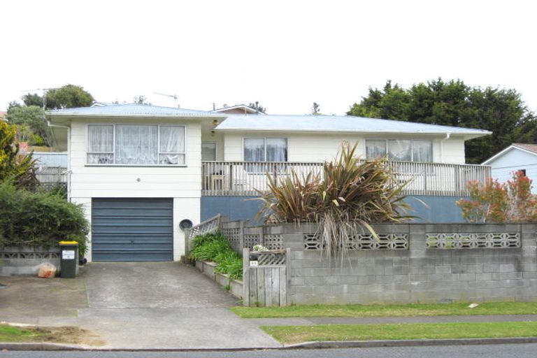 Photo of property in 65 Riversdale Drive, Merrilands, New Plymouth, 4312