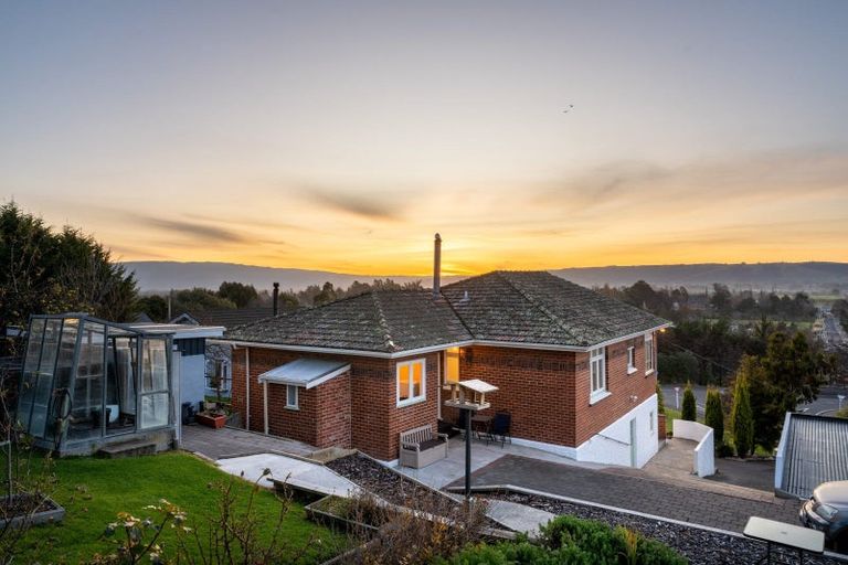 Photo of property in 16 Braeside, Kinmont Park, Mosgiel, 9024