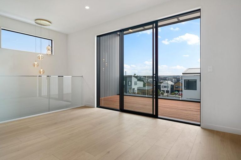 Photo of property in 55 Puihi Crescent, Massey, 0614