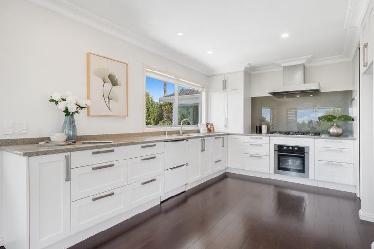 Photo of property in 8 Page Point, Mellons Bay, Auckland, 2014