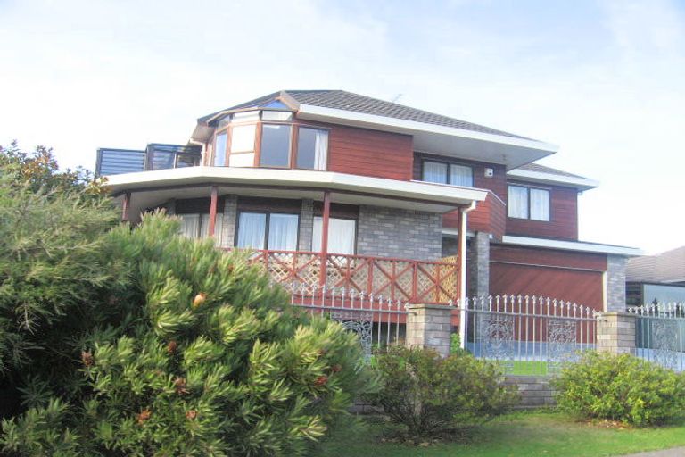 Photo of property in 11 Tombane Terrace, Papakowhai, Porirua, 5024