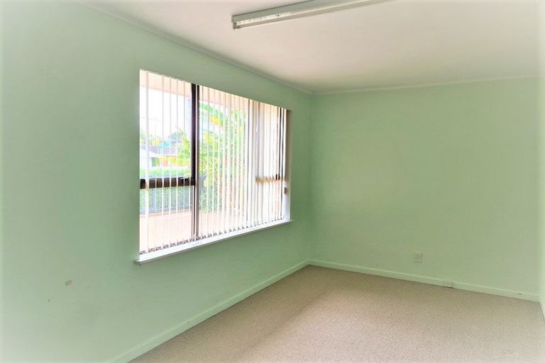 Photo of property in 10 Wallace Road, Mangere Bridge, Auckland, 2022
