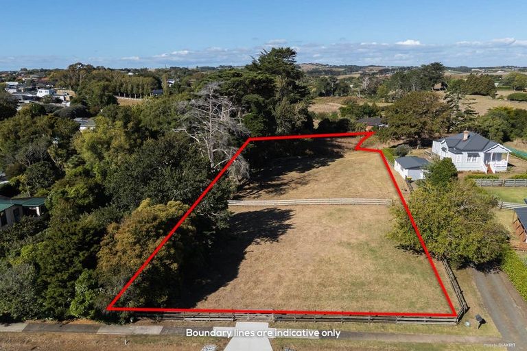 Photo of property in 10 Hull Road, Waiuku, 2123