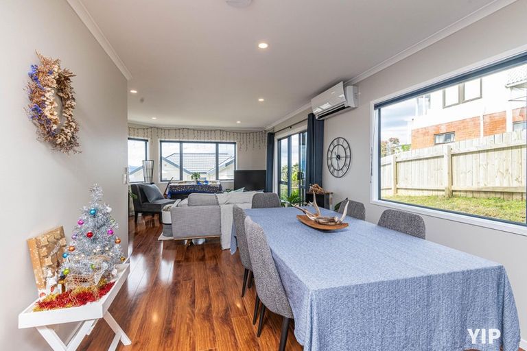 Photo of property in 79 Dress Circle, Newlands, Wellington, 6037