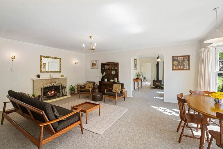 Photo of property in 11 Karaka Grove, Waikanae, 5036