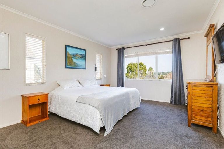 Photo of property in 24 Corta Bella Place, Golflands, Auckland, 2013