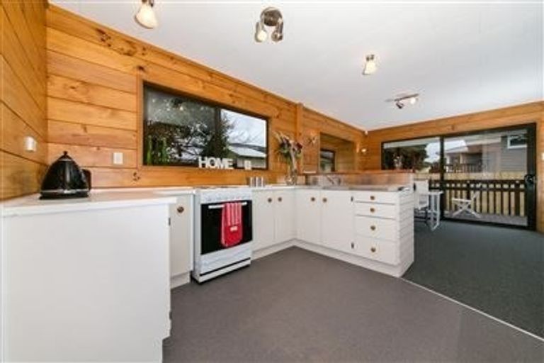 Photo of property in 36 Riverpark Crescent, Henderson, Auckland, 0610