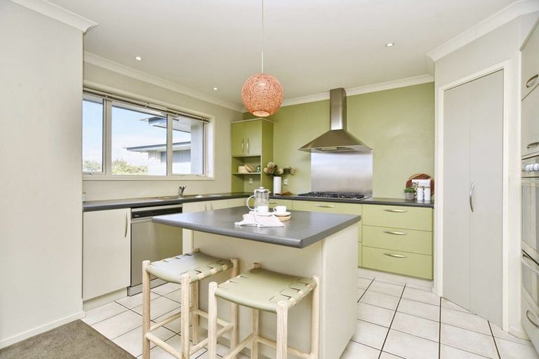 Photo of property in 8 Ross Place, Northwood, Christchurch, 8051