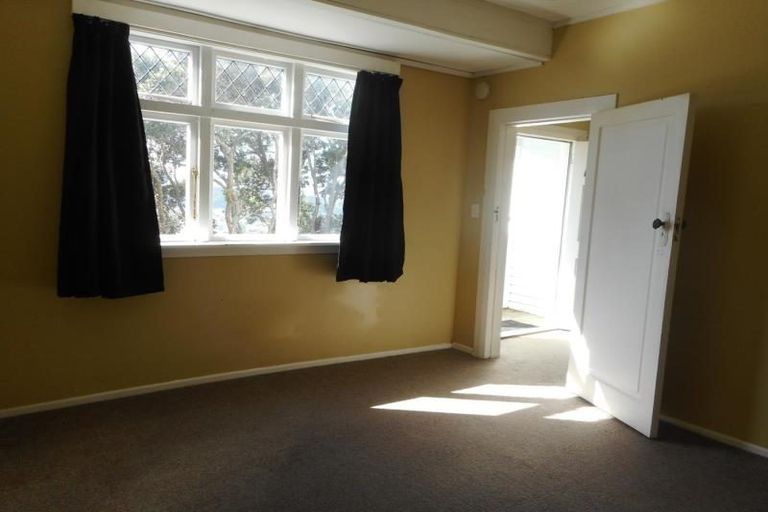 Photo of property in 82 Kelburn Parade, Kelburn, Wellington, 6012