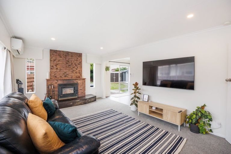 Photo of property in 9 Lyndale Place, Kelvin Grove, Palmerston North, 4414
