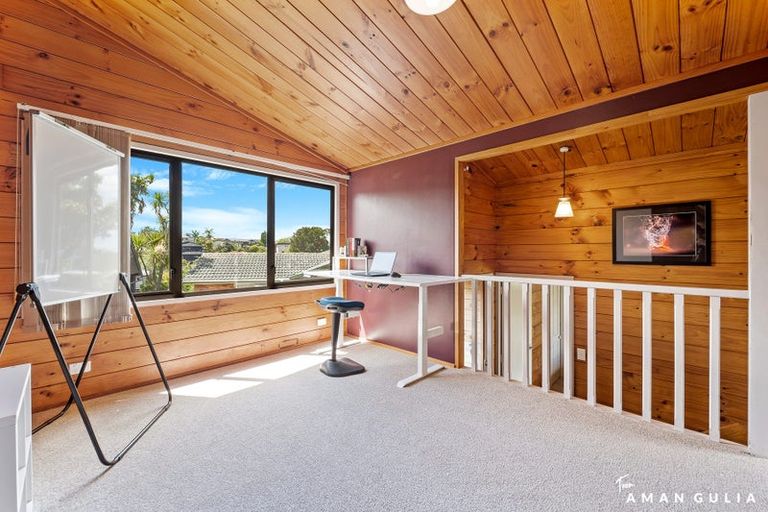 Photo of property in 26 Cron Avenue, Te Atatu South, Auckland, 0610