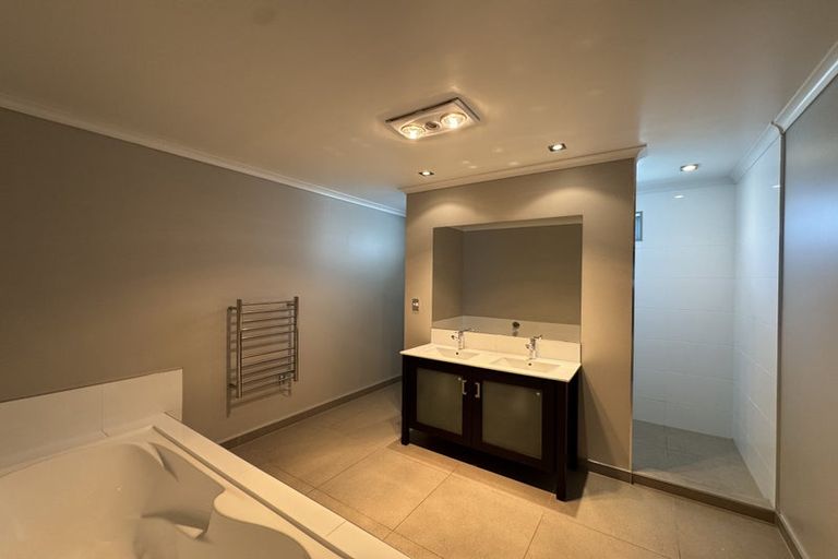 Photo of property in 17 Denham Court, Flagstaff, Hamilton, 3210