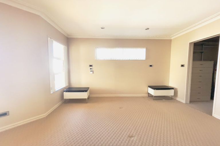 Photo of property in 51a The Esplanade, Eastern Beach, Auckland, 2012