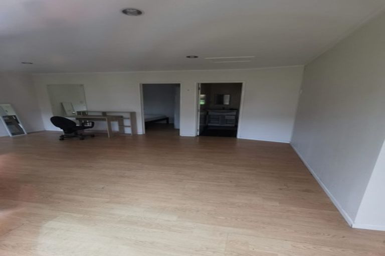 Photo of property in 16 Raphael Place, West Harbour, Auckland, 0618