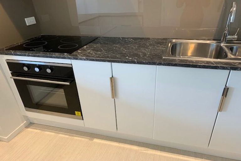 Photo of property in 13 Lendenfeld Drive, Papatoetoe, Auckland, 2025