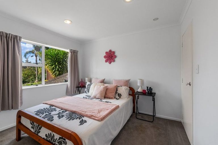 Photo of property in 1/16 Sailfish Drive, West Harbour, Auckland, 0618