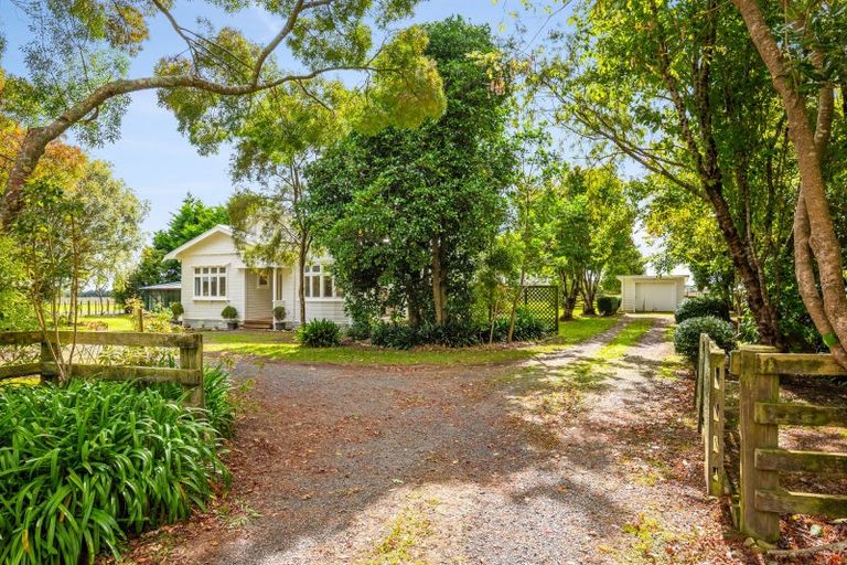 Photo of property in 435 Tararua Road, Levin, 5571