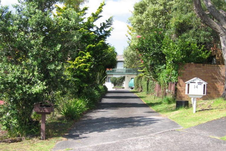 Photo of property in 12 Valdese Rise, Browns Bay, Auckland, 0630
