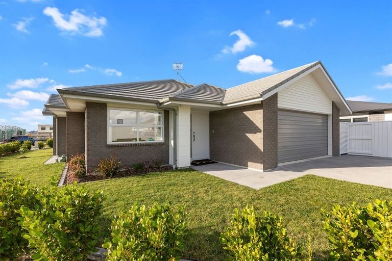 Photo of property in 70 Awataha Crescent, Pyes Pa, Tauranga, 3110