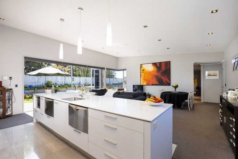 Photo of property in 4 Neve Place, Strandon, New Plymouth, 4312