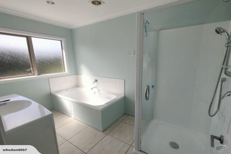 Photo of property in 6 Tararua Close, Aotea, Porirua, 5024