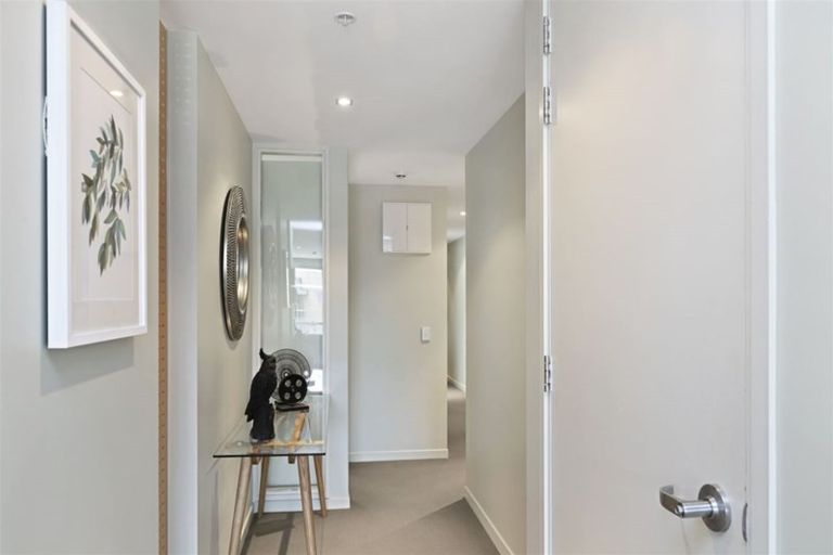 Photo of property in Portal Apartments, 6c/42 Cable Street, Te Aro, Wellington, 6011