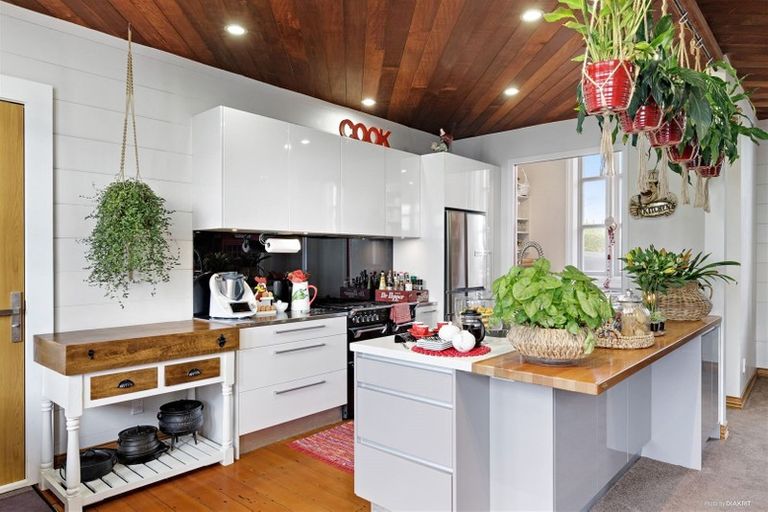 Photo of property in 53 Paparata Road, Bombay, 2675