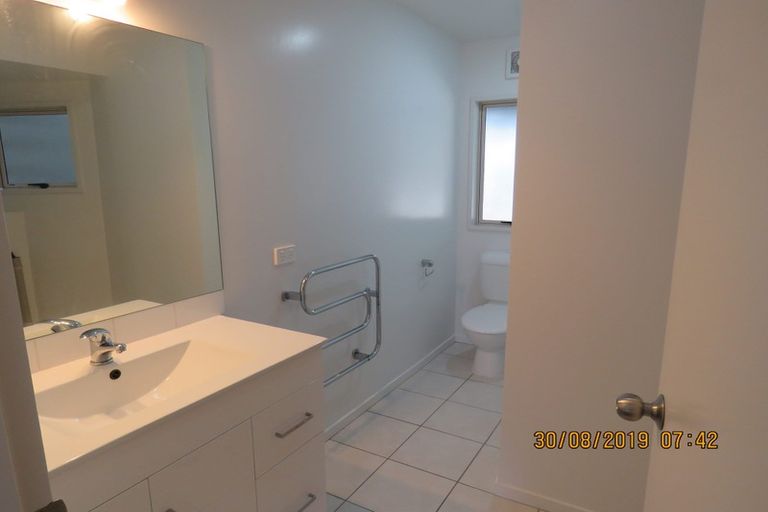 Photo of property in 1/206 Manuka Road, Bayview, Auckland, 0629