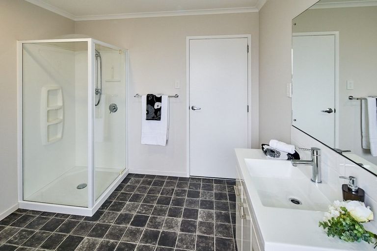 Photo of property in 70 Sunstone Crescent, Timberlea, Upper Hutt, 5018