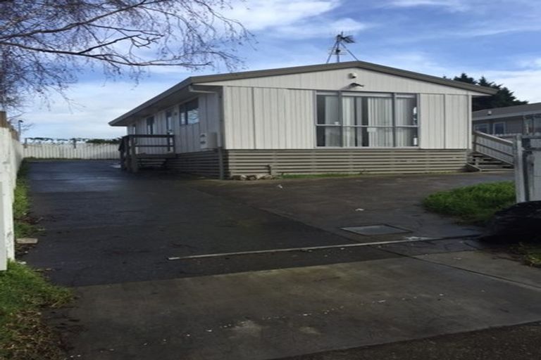 Photo of property in 2/12 Barneys Farm Road, Clendon Park, Auckland, 2103