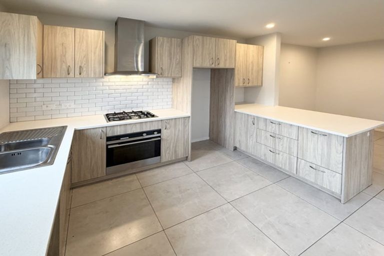 Photo of property in 6 Riroriro Close, Papakura, 2110