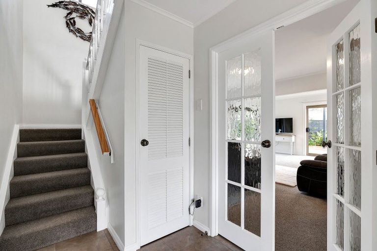 Photo of property in 11 Leatham Avenue, Strandon, New Plymouth, 4312