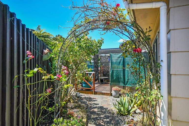 Photo of property in 2/9 Settlement Road, Papakura, 2110