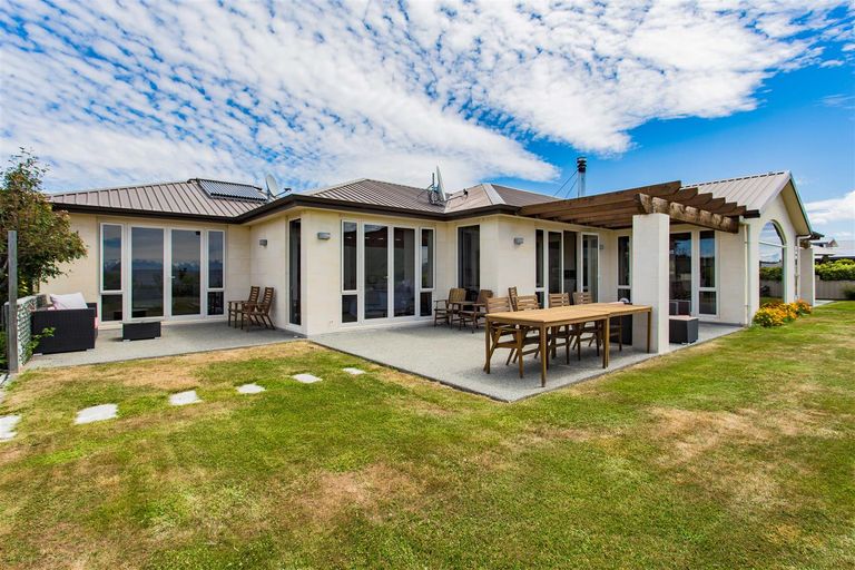 Photo of property in 2 Sams Place, Lake Tekapo, 7999