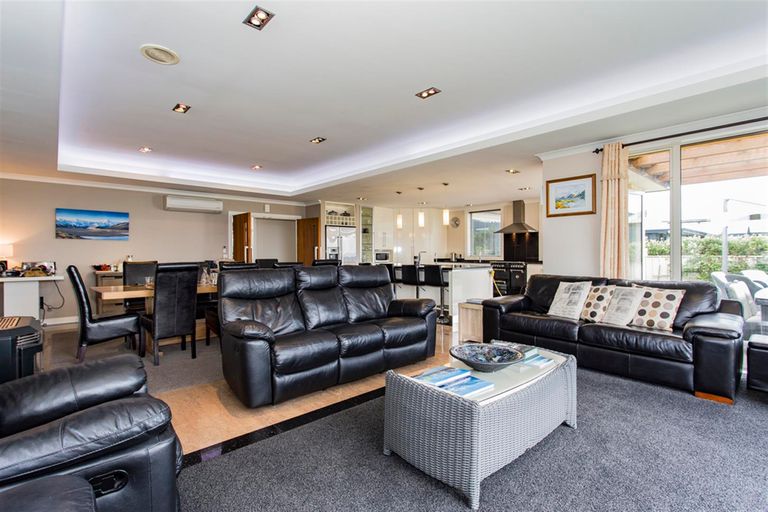 Photo of property in 2 Sams Place, Lake Tekapo, 7999