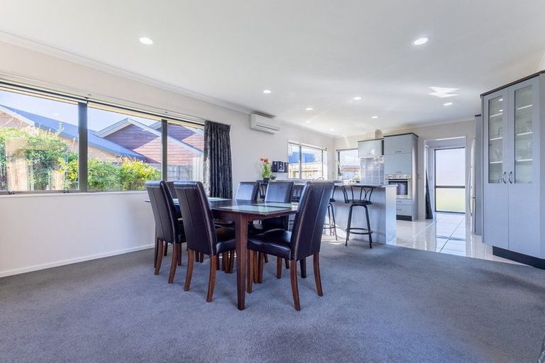 Photo of property in 33 Consort Close, Paraparaumu Beach, Paraparaumu, 5032