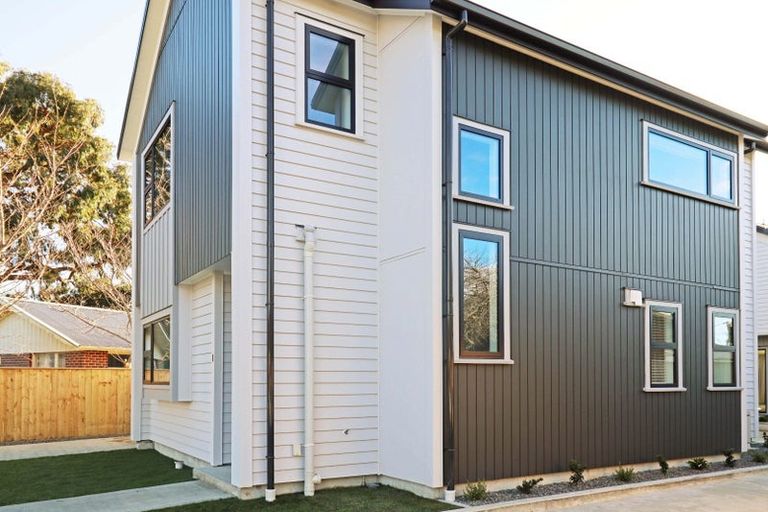 Photo of property in 1/1105 Fergusson Drive, Clouston Park, Upper Hutt, 5018